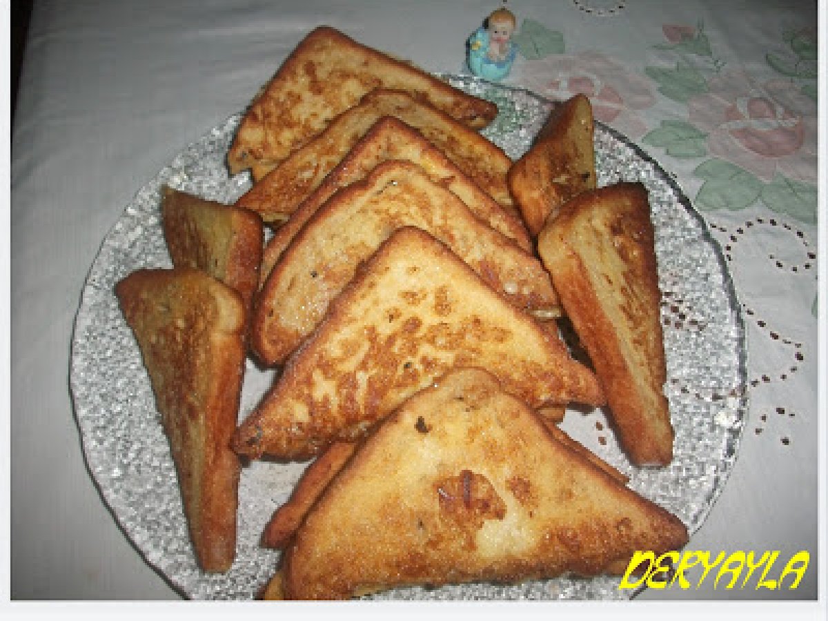 Kaşarlı Yumurtalı Ekmek
