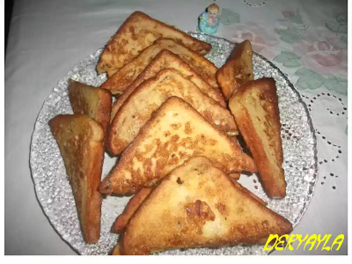Kaşarlı Yumurtalı Ekmek