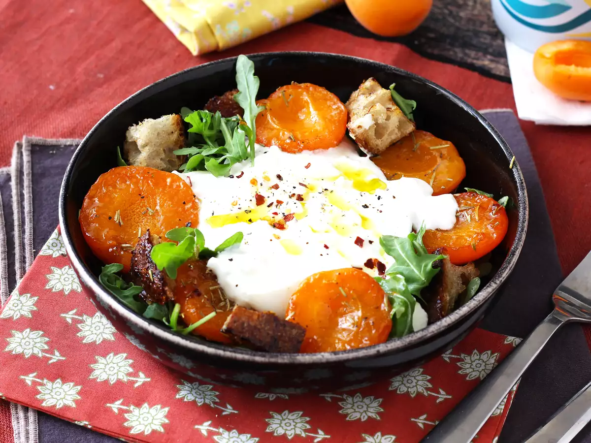 Kavrulmuş kayısı, roka ve burrata salatası - fotoğraf 3
