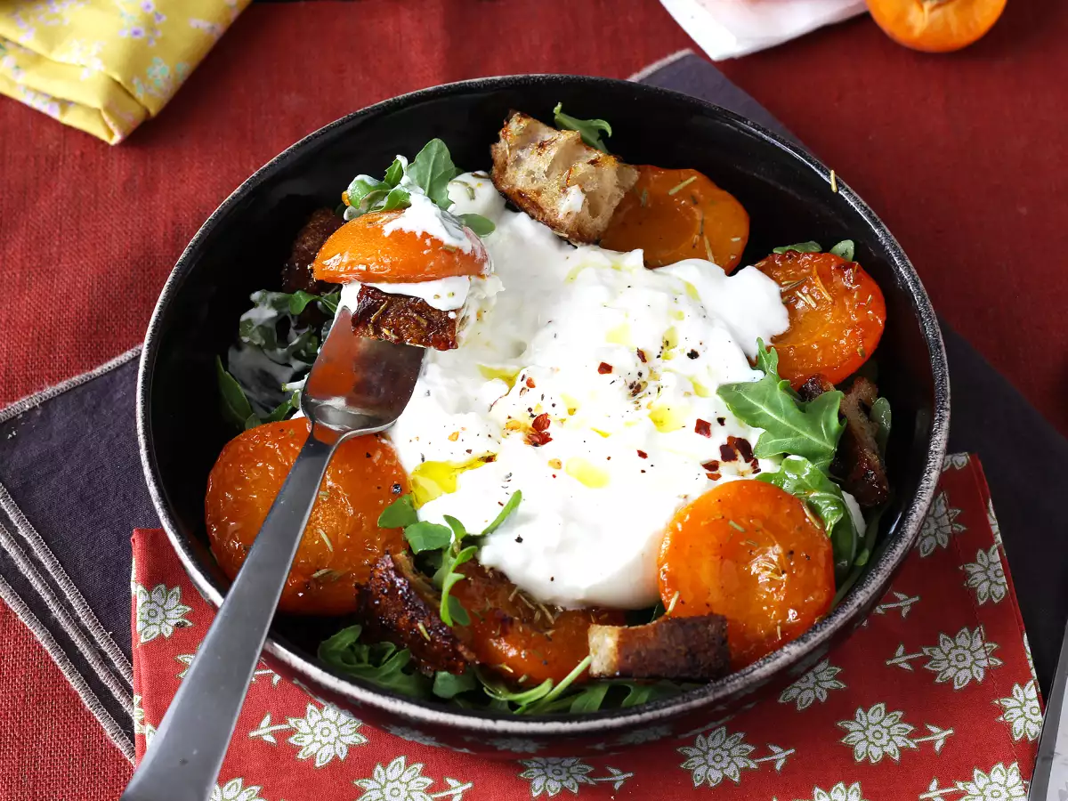 Kavrulmuş kayısı, roka ve burrata salatası - fotoğraf 4