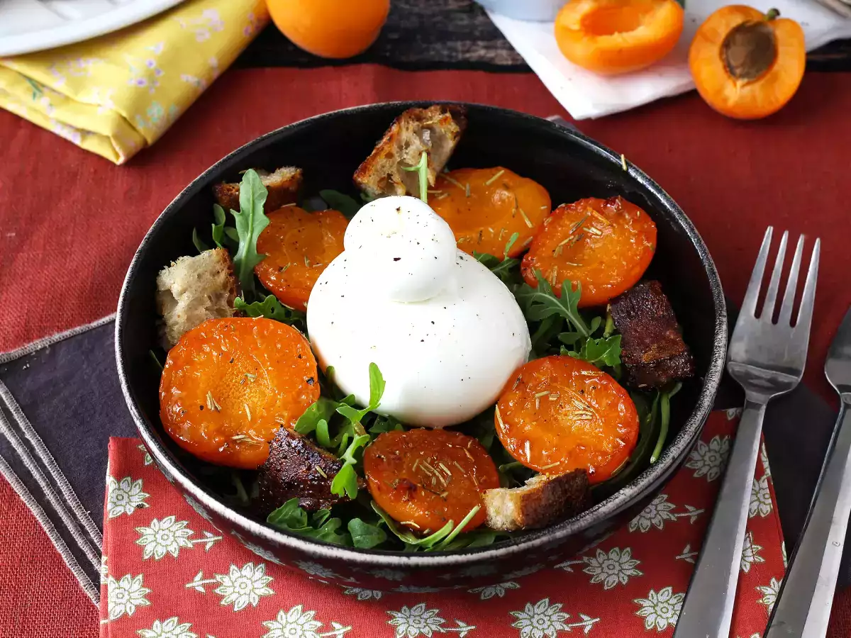 Kavrulmuş kayısı, roka ve burrata salatası - fotoğraf 5