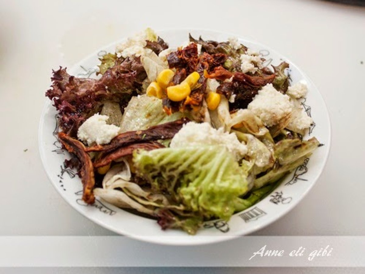KEÇİ PEYNİRLİ, KURU DOMATESLİ MASKOLİN SALATA