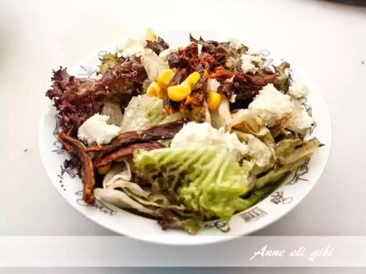 KEÇİ PEYNİRLİ, KURU DOMATESLİ MASKOLİN SALATA