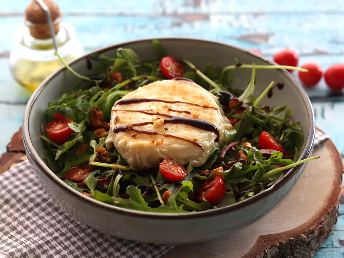 Keçi peynirli salata