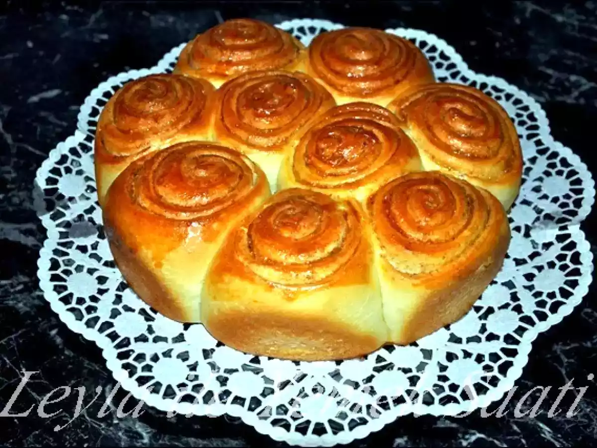 Kek Kalıbında Haşhaşlı Rulo Pogaca