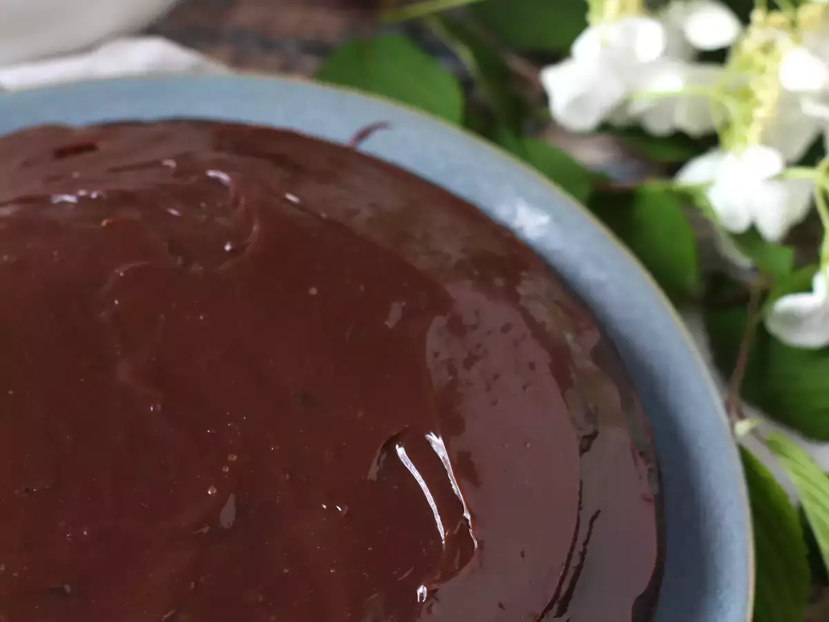 Kekler için brigadeiro kreması nasıl yapılır?