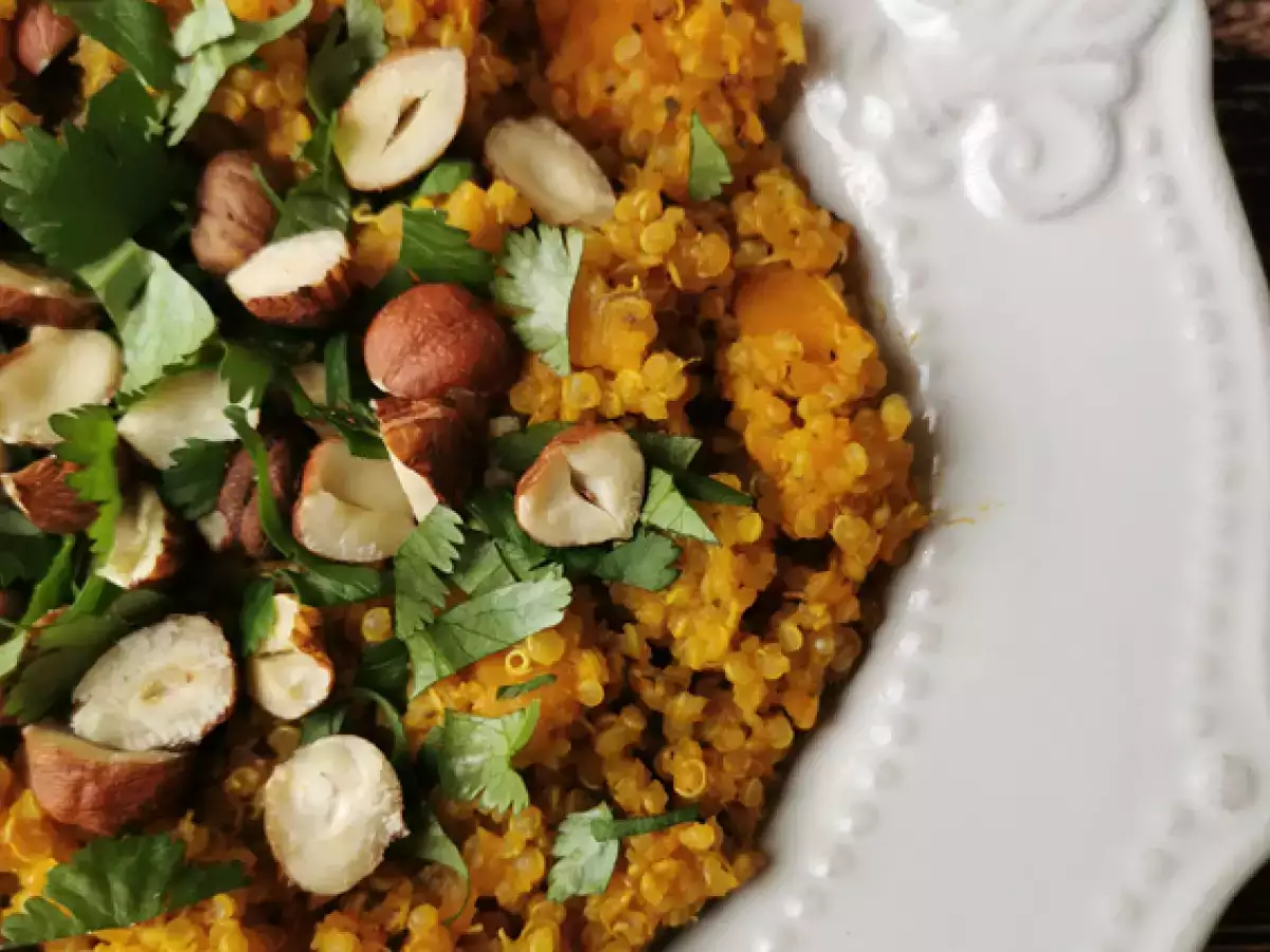 Kinoa, balkabağı, fındık ve kişnişli vejetaryen risotto (Quinotto) - fotoğraf 2