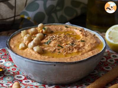 Kırmızı biberli humus