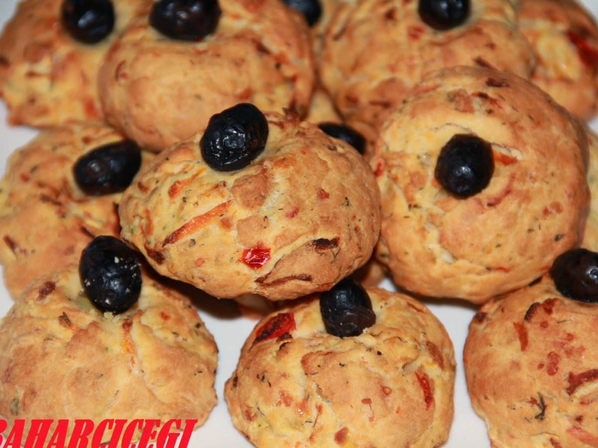 KIRMIZI BIBERLI ZEYTINLI CÖREK