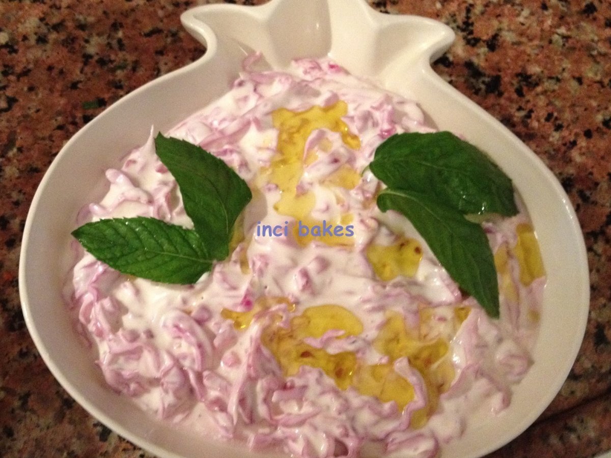 KIRMIZI LAHANA SALATASI