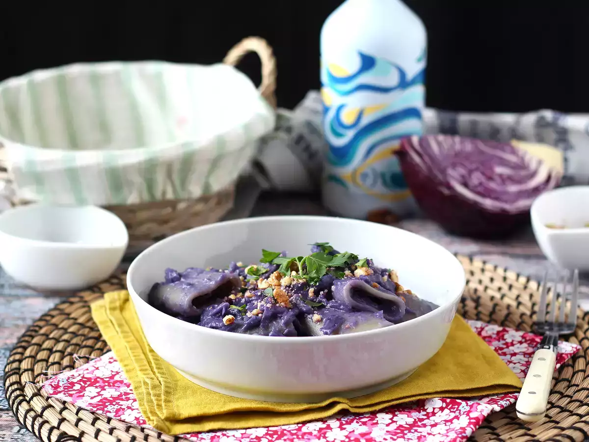 Kırmızı lahana ve cevizli makarna, güzel görünen ve hazırlaması kolay ilk yemek - fotoğraf 2