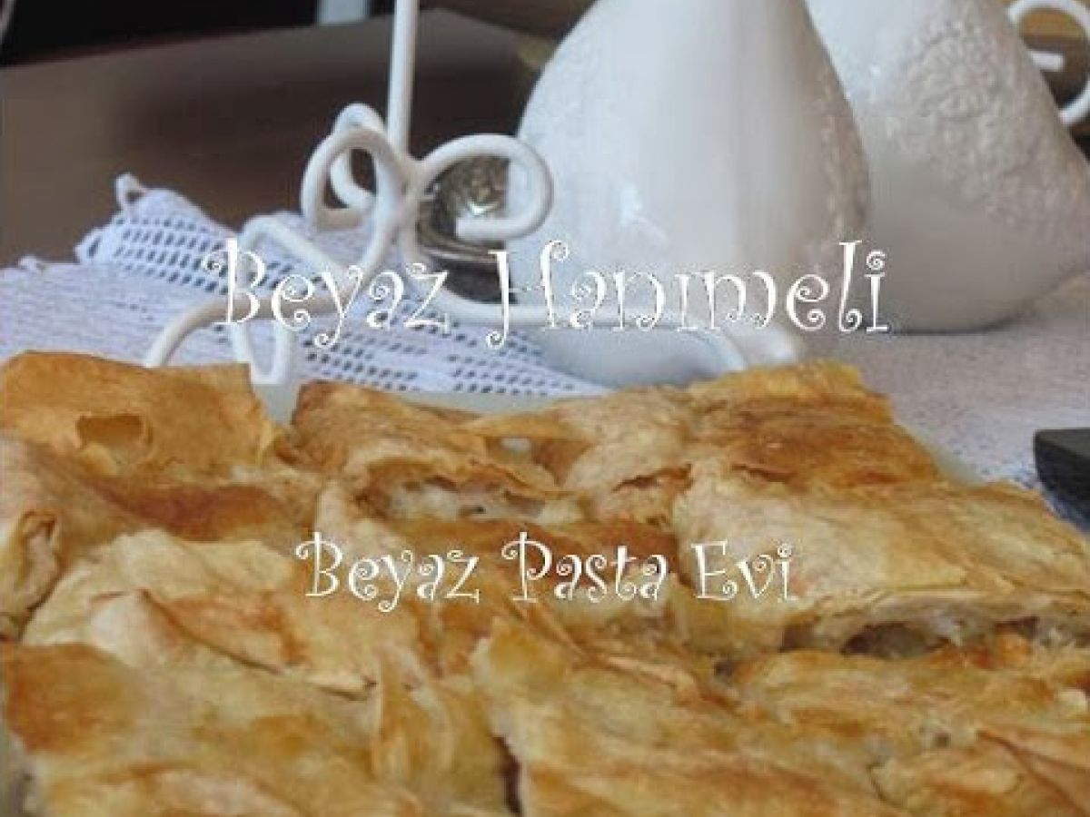 Kırmızı mercimekli ve kıymalı börek