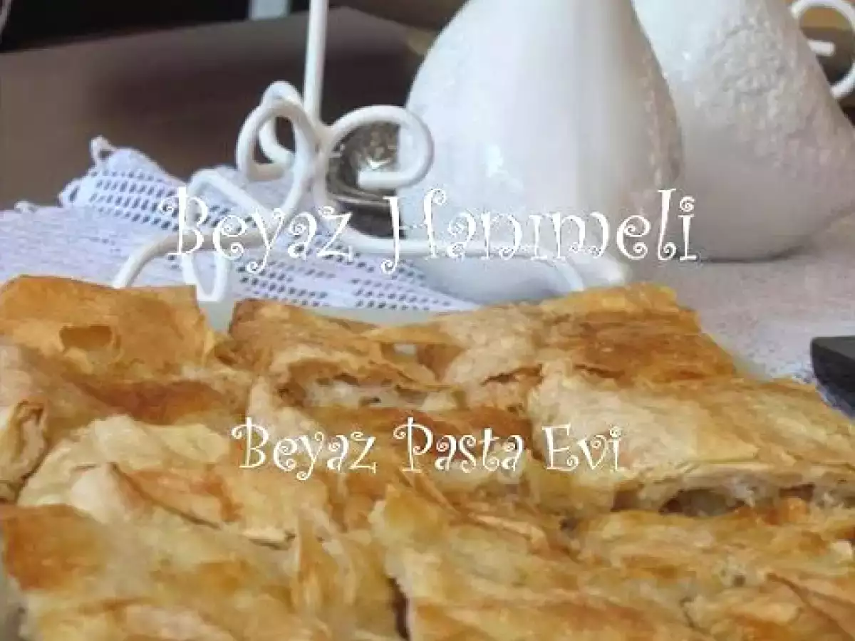 Kırmızı mercimekli ve kıymalı börek