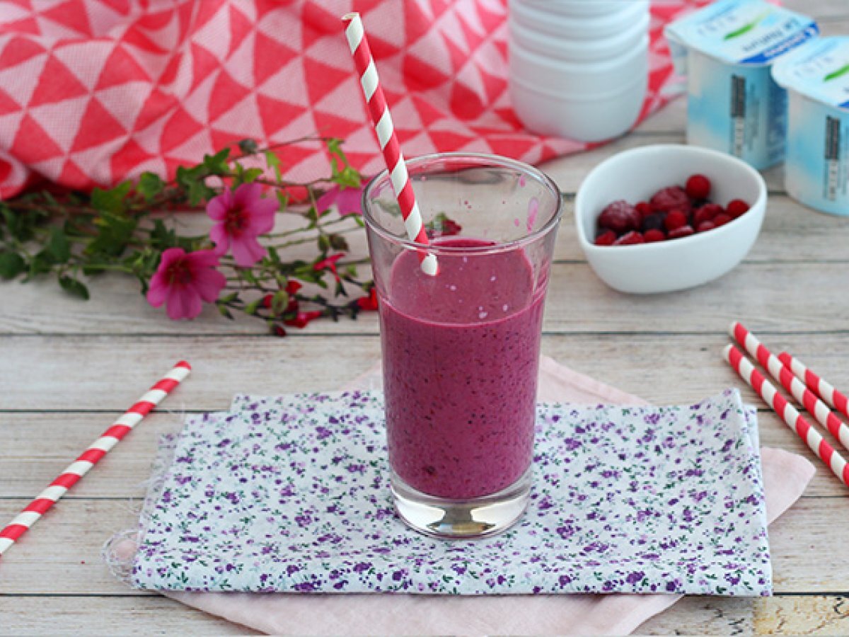 Kırmızı meyveli lassi - fotoğraf 3