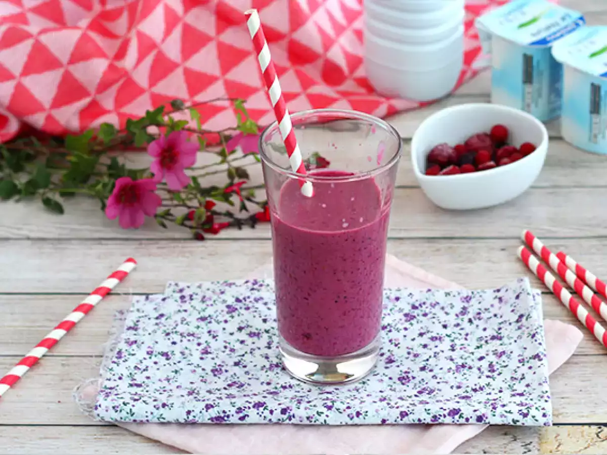 Kırmızı meyveli lassi - fotoğraf 3