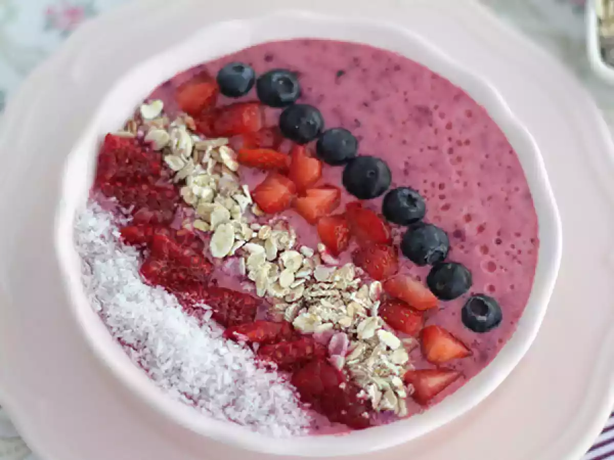 Kırmızı Meyveli Smoothie Kasesi - fotoğraf 2