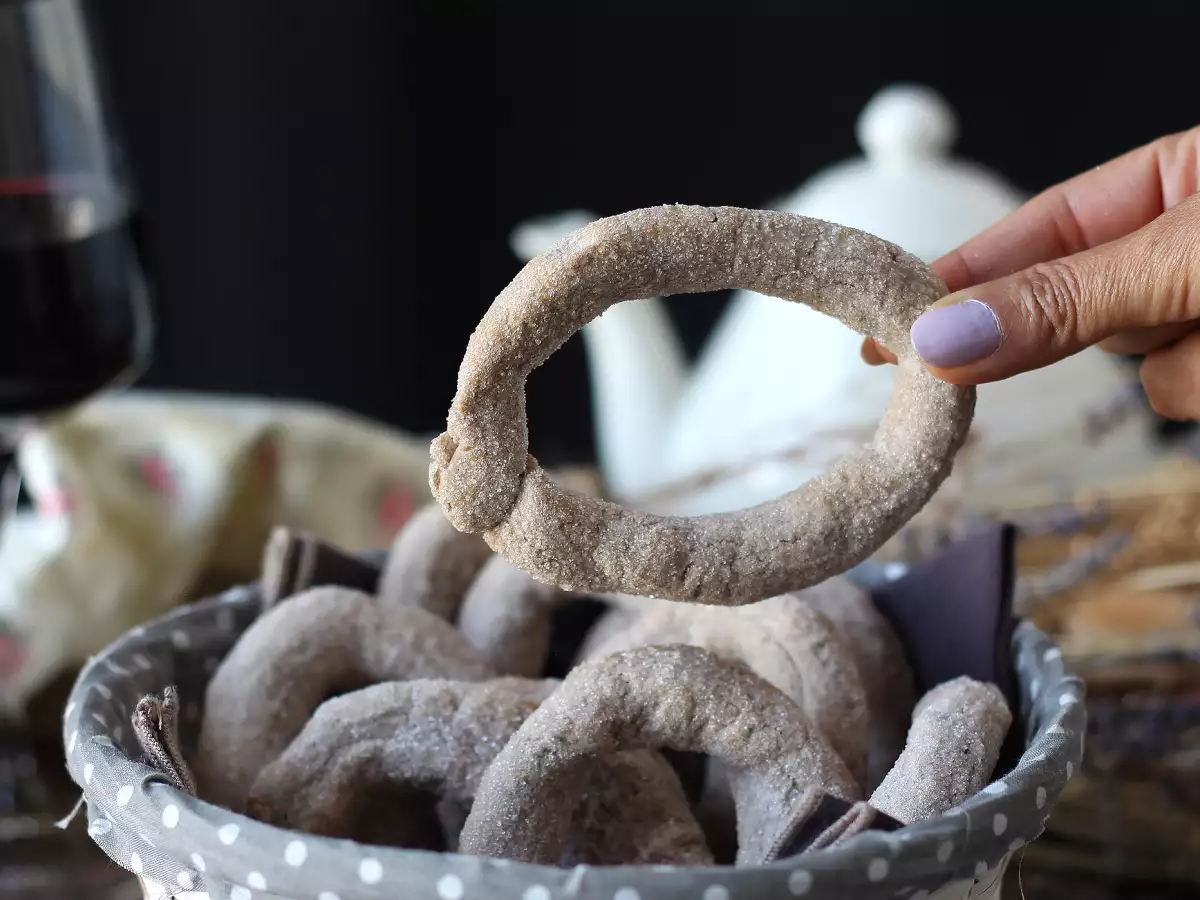 Kırmızı Şaraplı Kurabiyeler: Büyükannenizin Herkesin Bilmesi Gereken Tarifi! - fotoğraf 4