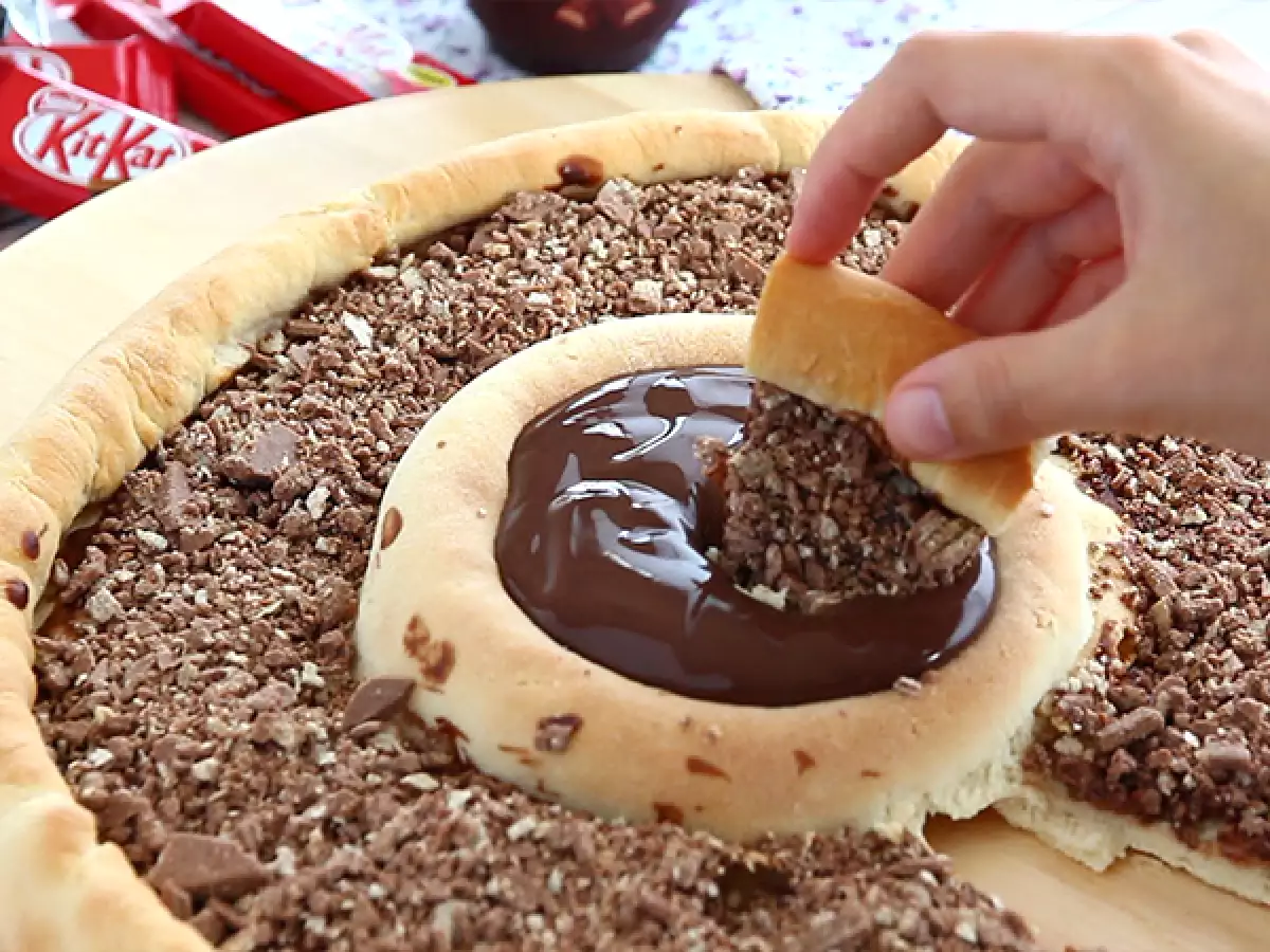 Kit Kat ve Çikolatalı Danette'li Pizza Tarifi - fotoğraf 2