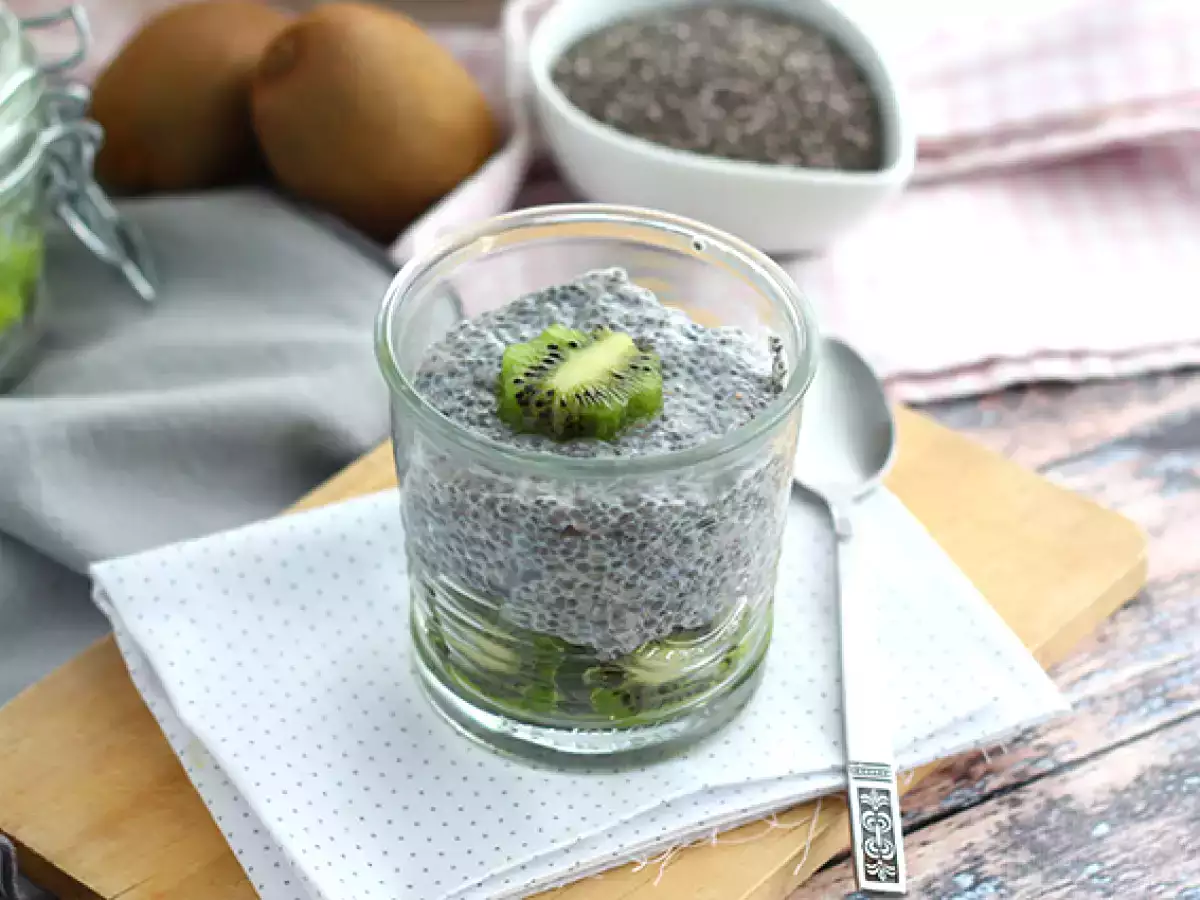 Kivi meyveli Chia tohumlu puding