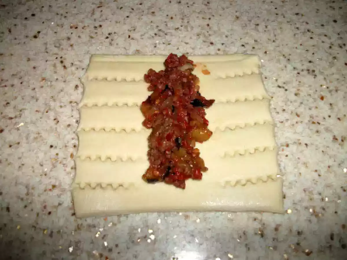 KIYMALI PATLICANLI MİLFÖY BÖREK - fotoğraf 2