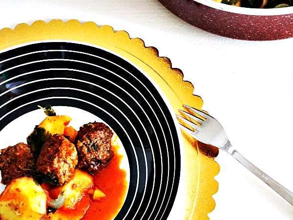 Beef cutlets - akşam yemeği için basit bir çanak Beef cutlets - akşam yemeği için basit bir çanak