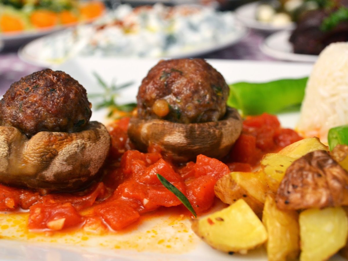 KÖFTELİ MANTAR DOLMASI