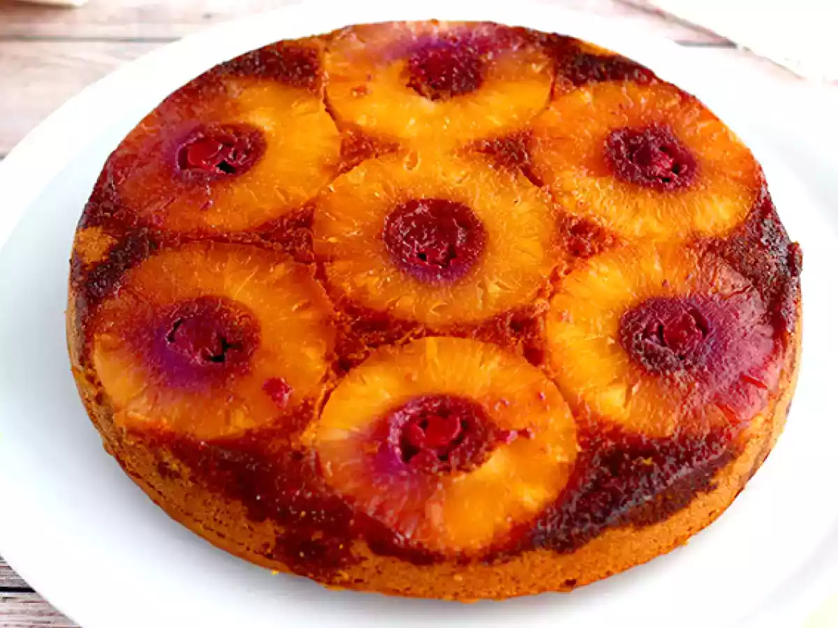 Kolay baş aşağı ananaslı kek