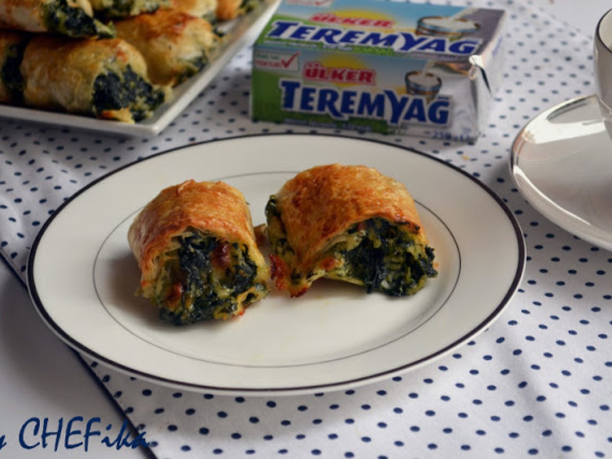 Kolay Beşamelli Ispanaklı Börek