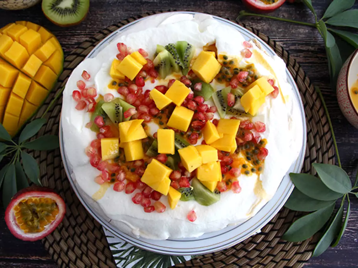 Kolay egzotik meyveli pavlova
