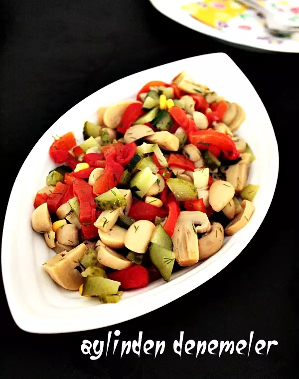 Kolay mantar salatasi