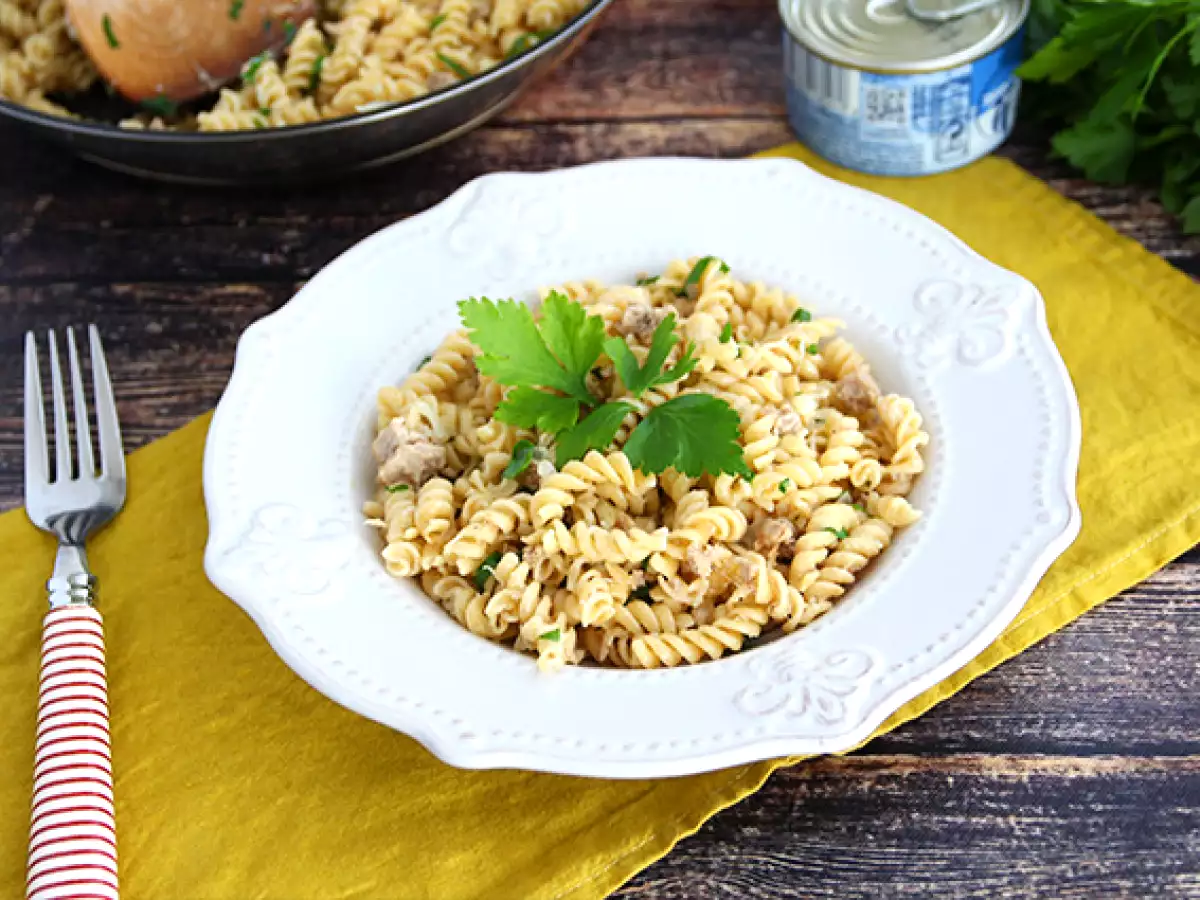 Kolay ton balıklı makarna