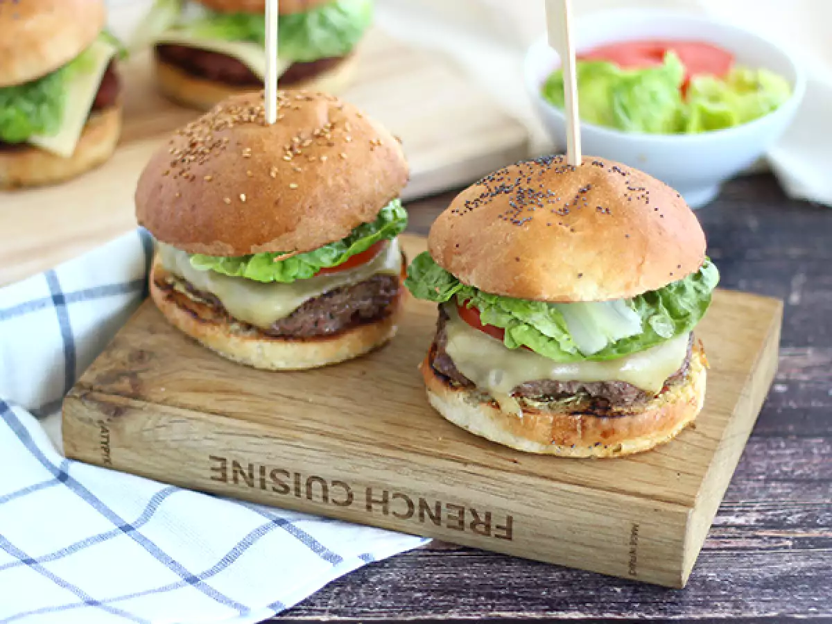 Kolay ve Hızlı Ev Yapımı Burger Tarifi