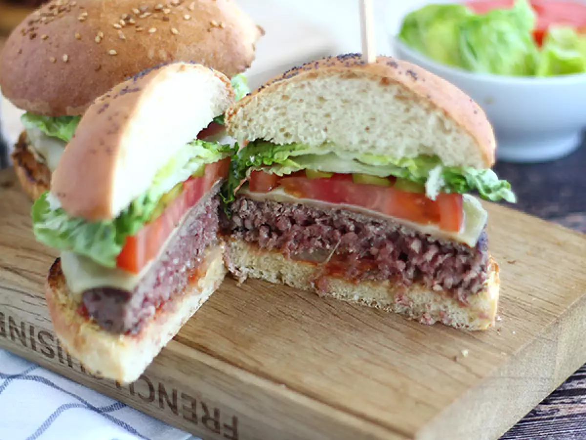 Kolay ve Hızlı Ev Yapımı Burger Tarifi - fotoğraf 3