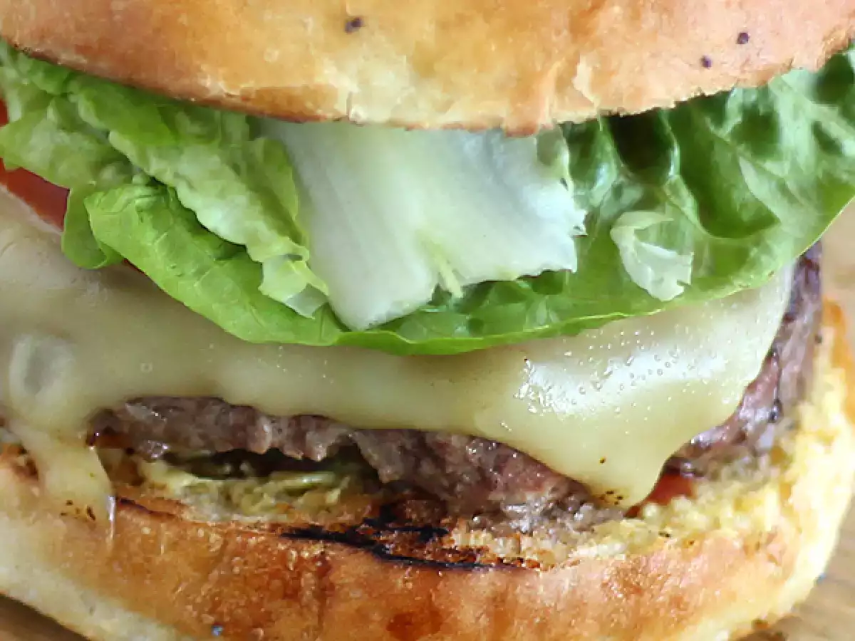 Kolay ve Hızlı Ev Yapımı Burger Tarifi - fotoğraf 4