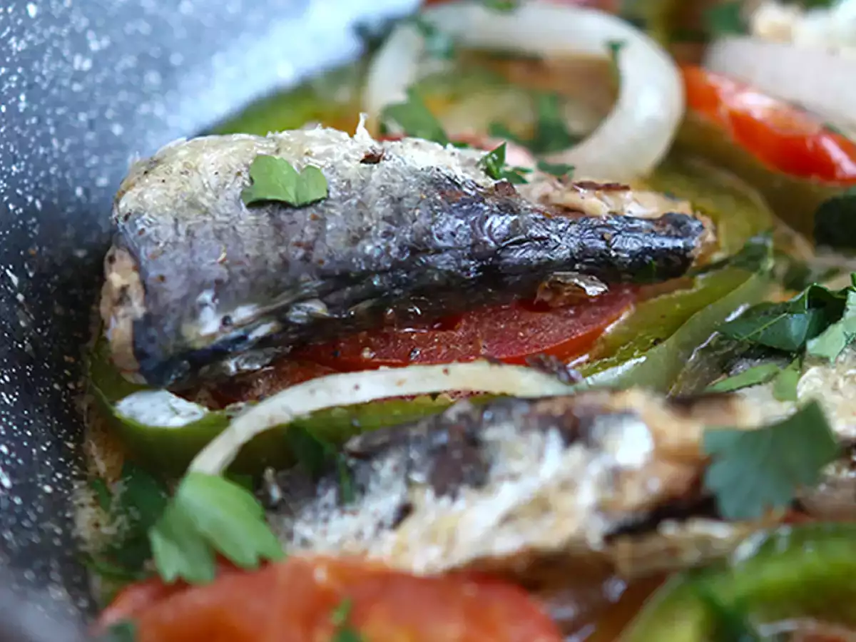 Kolay ve ucuz sardalya güveci - fotoğraf 4