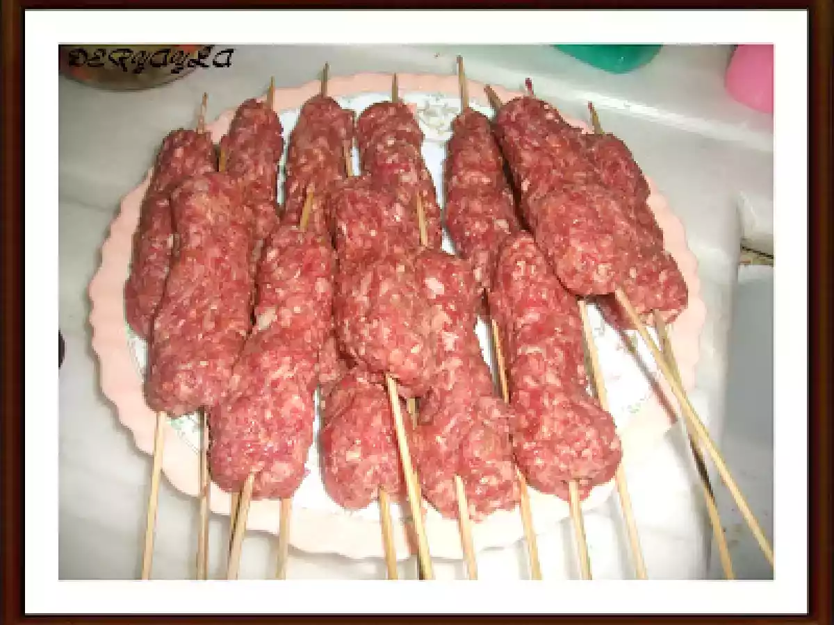 Köy Ekmeğinde Şiş Köfte - fotoğraf 3