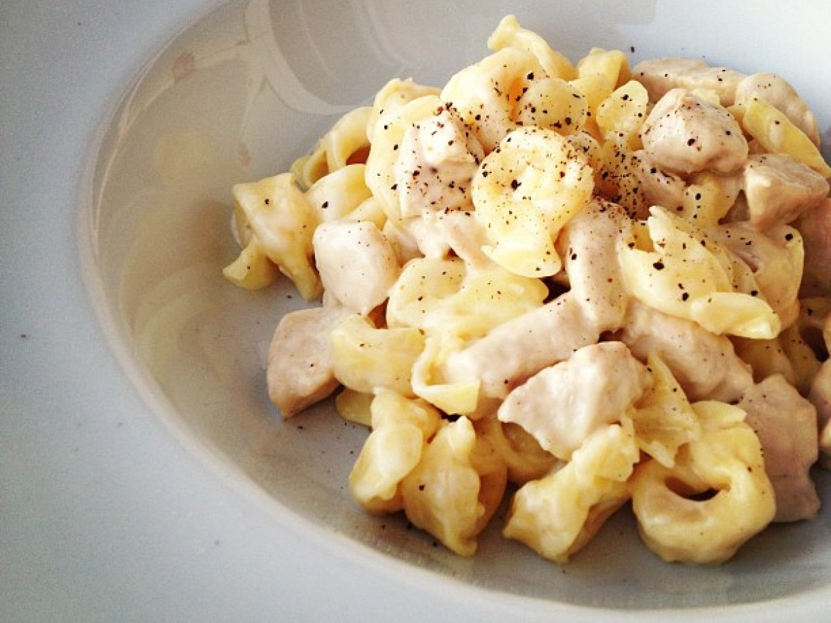 KREM PEYNİRLİ TAVUKLU TORTELLİNİ