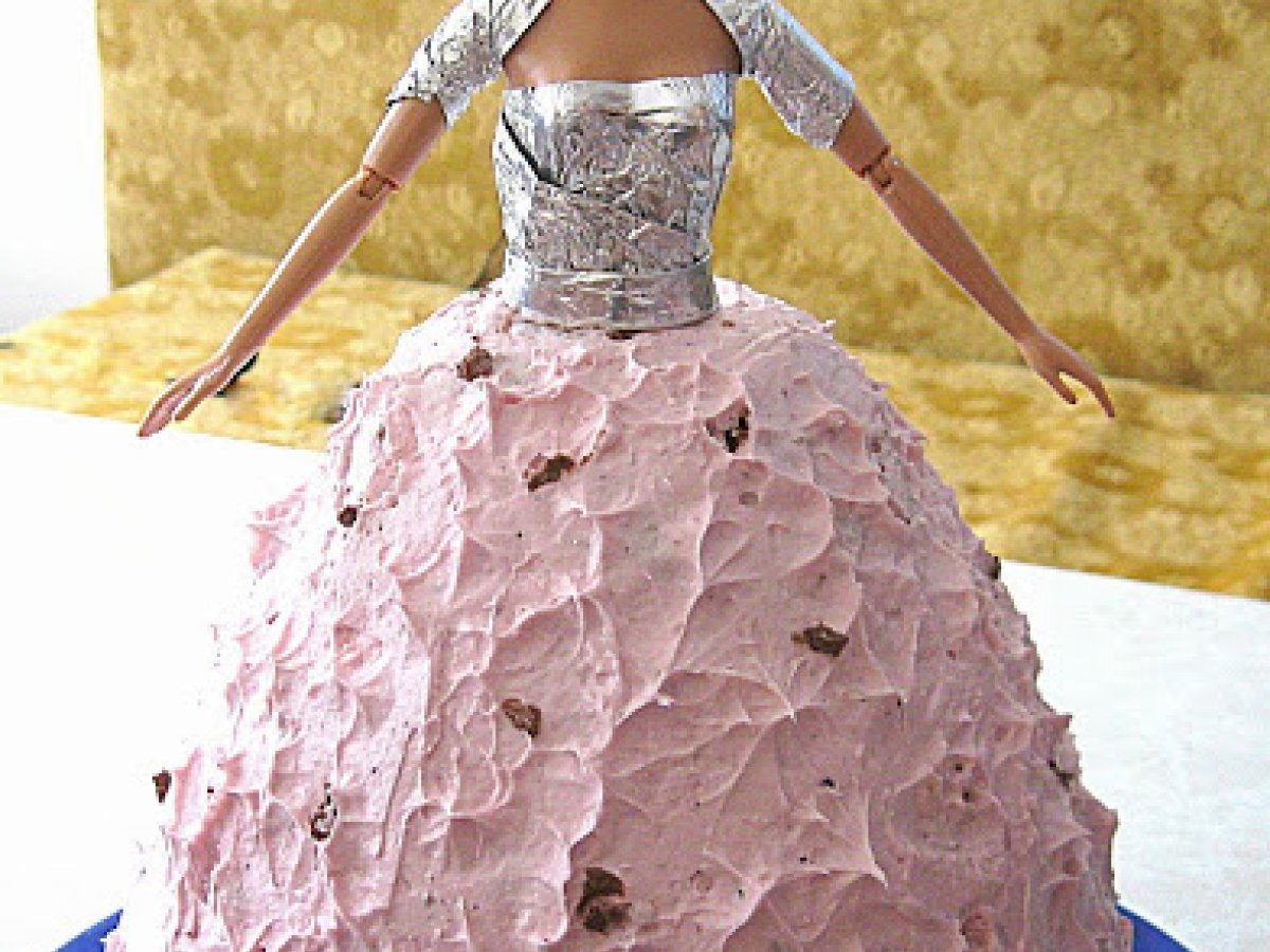 KREMALI BARBİLİ PASTA