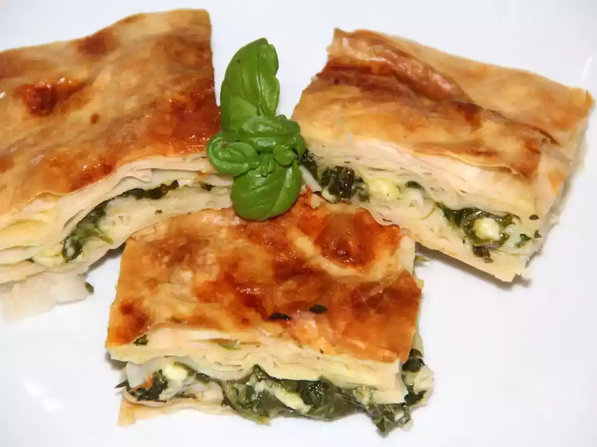 KREMALI ISPANAKLI BÖREK