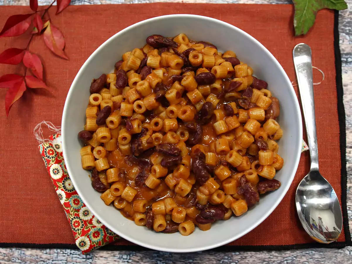 Kremalı Pasta e Fagioli: Pratik ve Kolay Fasulyeli Makarna Tarifi - fotoğraf 3