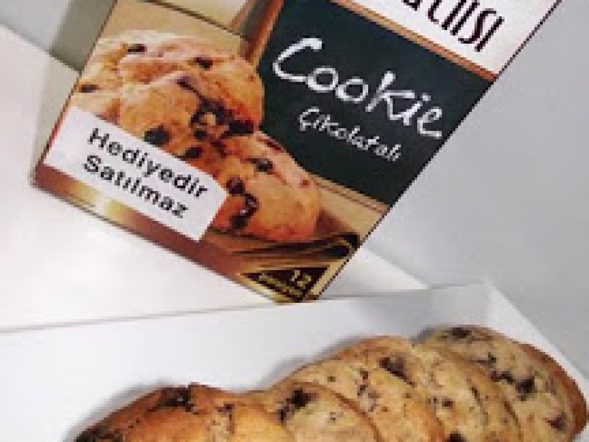 KREMŞANTİLİ POĞAÇA VE ÇİKOLATALI COOKİE