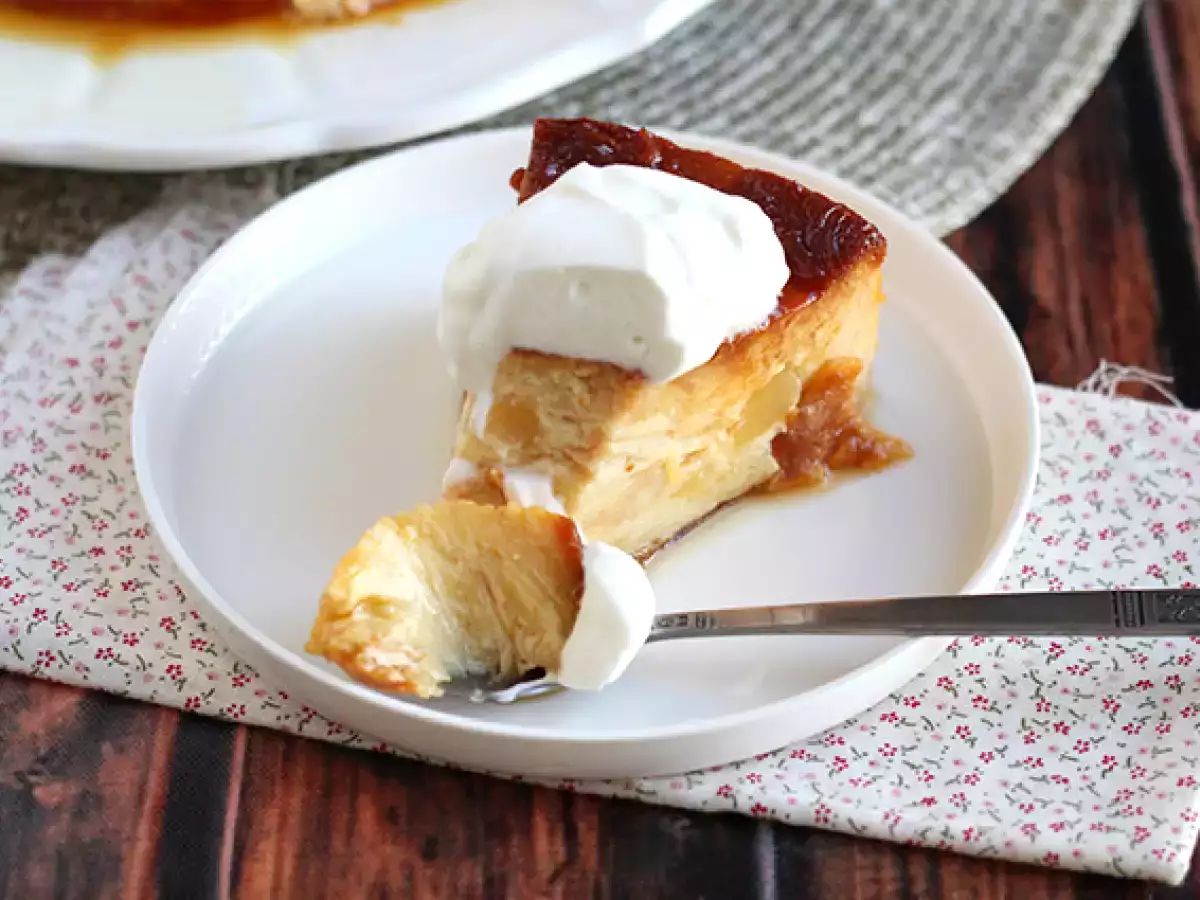 Kruvasan ile elmalı ve karamelli puding - fotoğraf 3