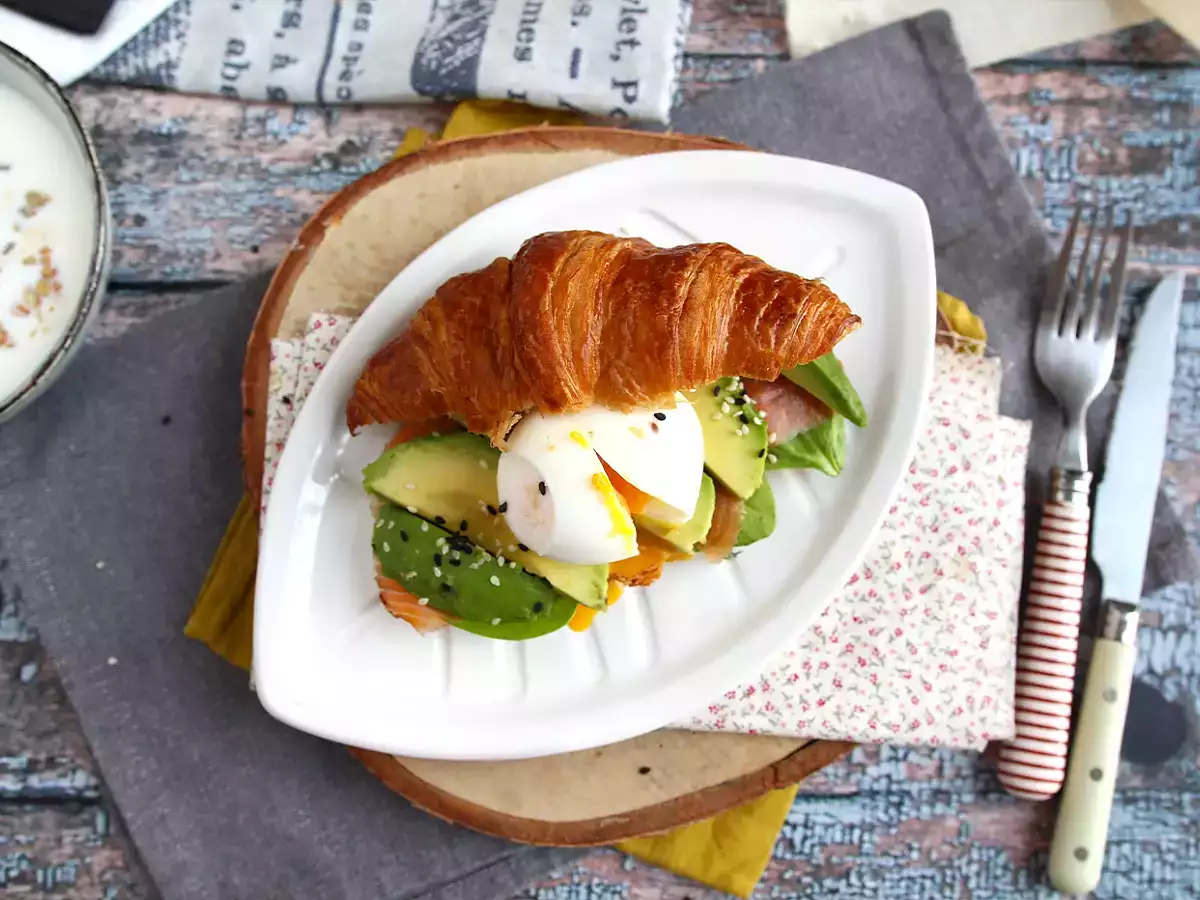 Kruvasanlı brunch sandviçi - fotoğraf 2