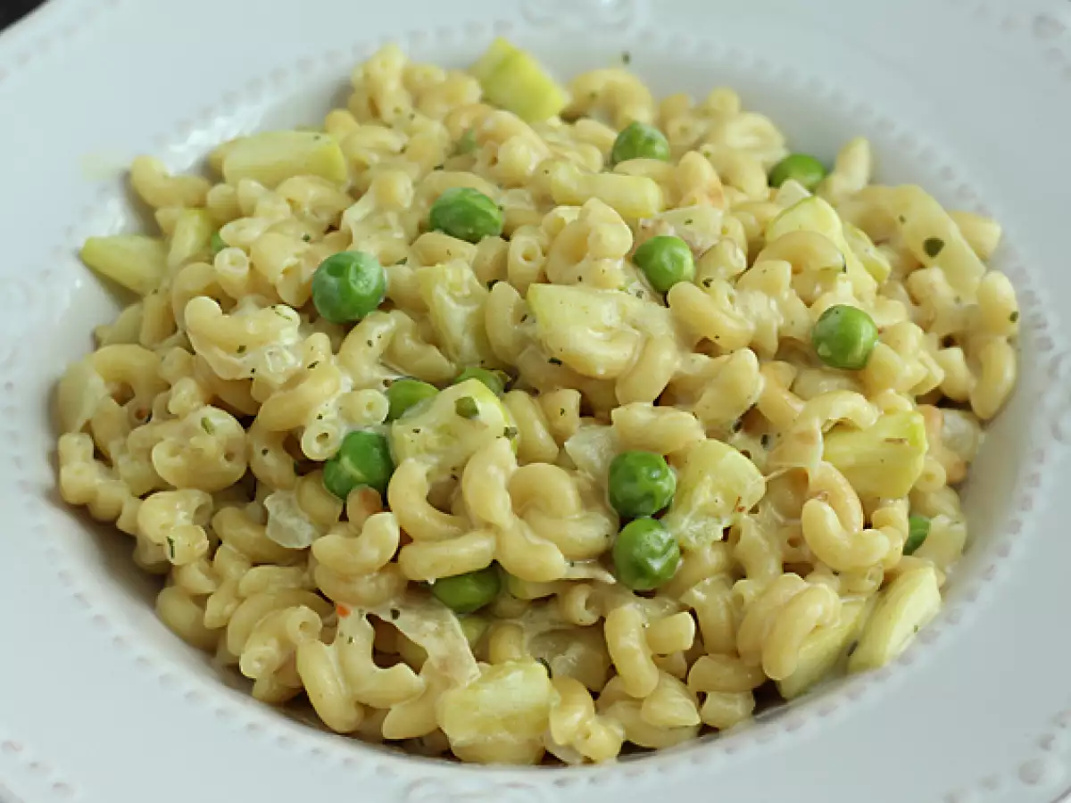 Küçük Makarna, Bezelye, Kabak ve Sarımsaklı Otlu Peynirli Risotto - fotoğraf 2
