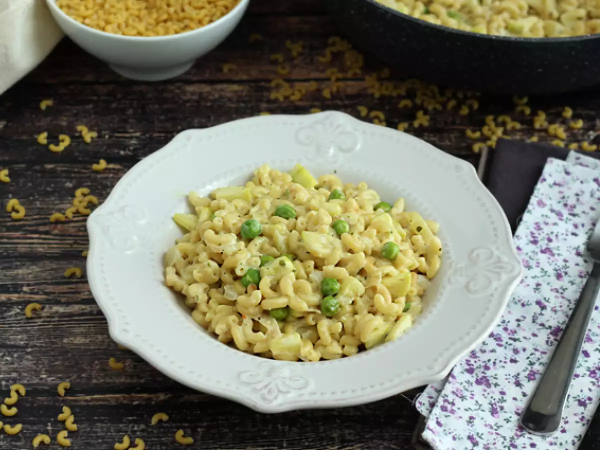 Küçük Makarna, Bezelye, Kabak ve Sarımsaklı Otlu Peynirli Risotto - fotoğraf 3