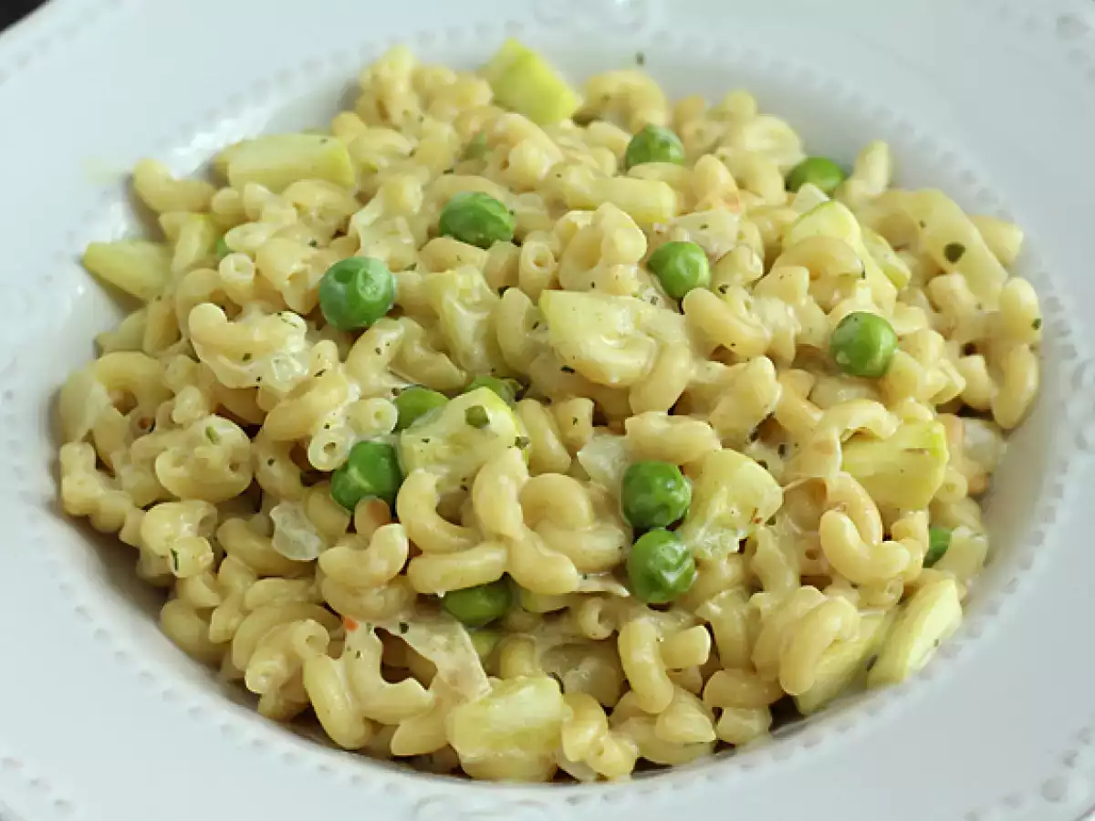 Kukuleta, bezelye, kabak, sarımsak ve otlu peynirli risotto - fotoğraf 2