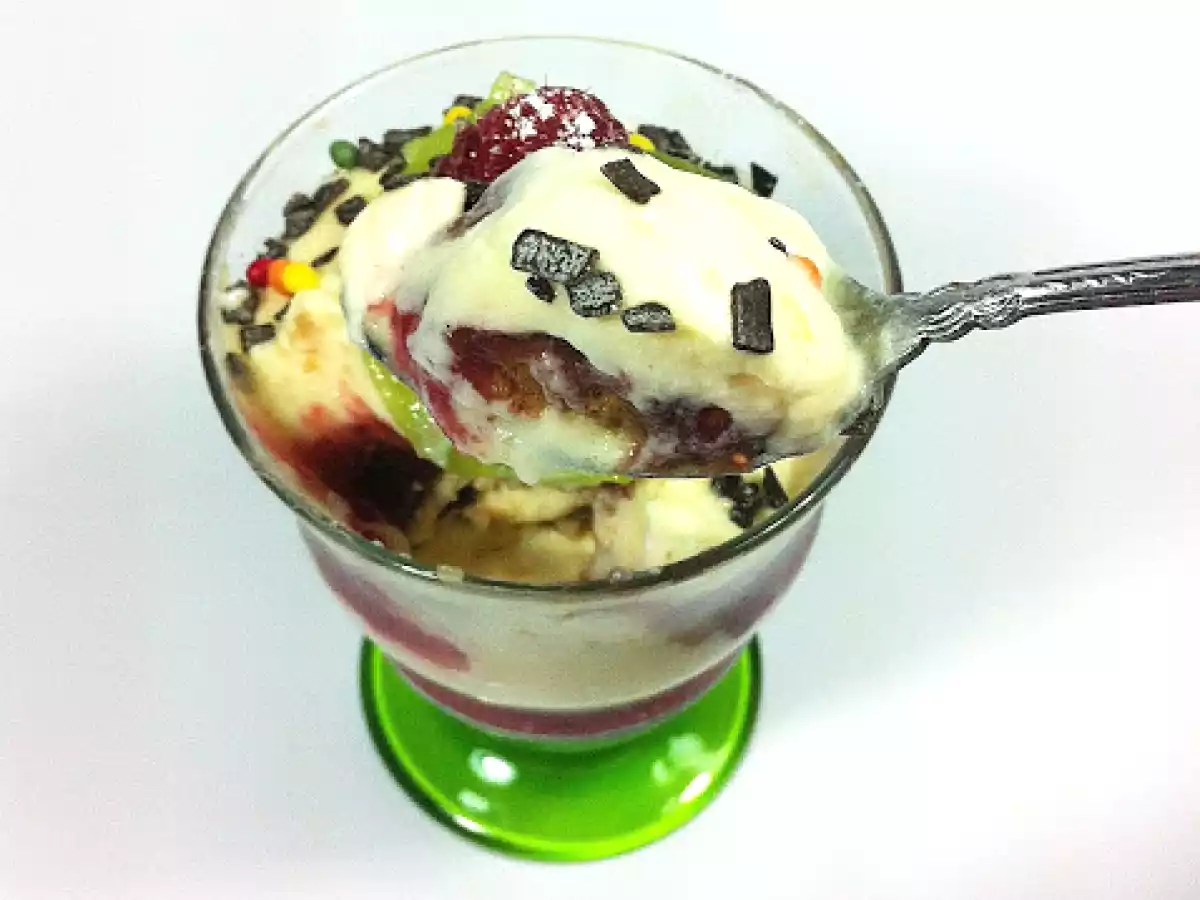 Kupta Frambuazli ve Cilekli Tiramisu - fotoğraf 3