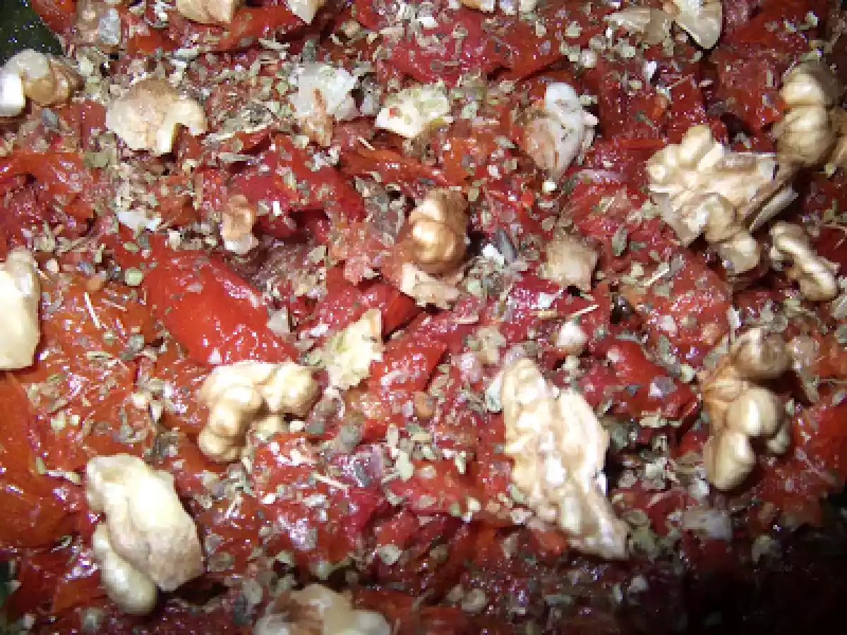Kuru domates salatası