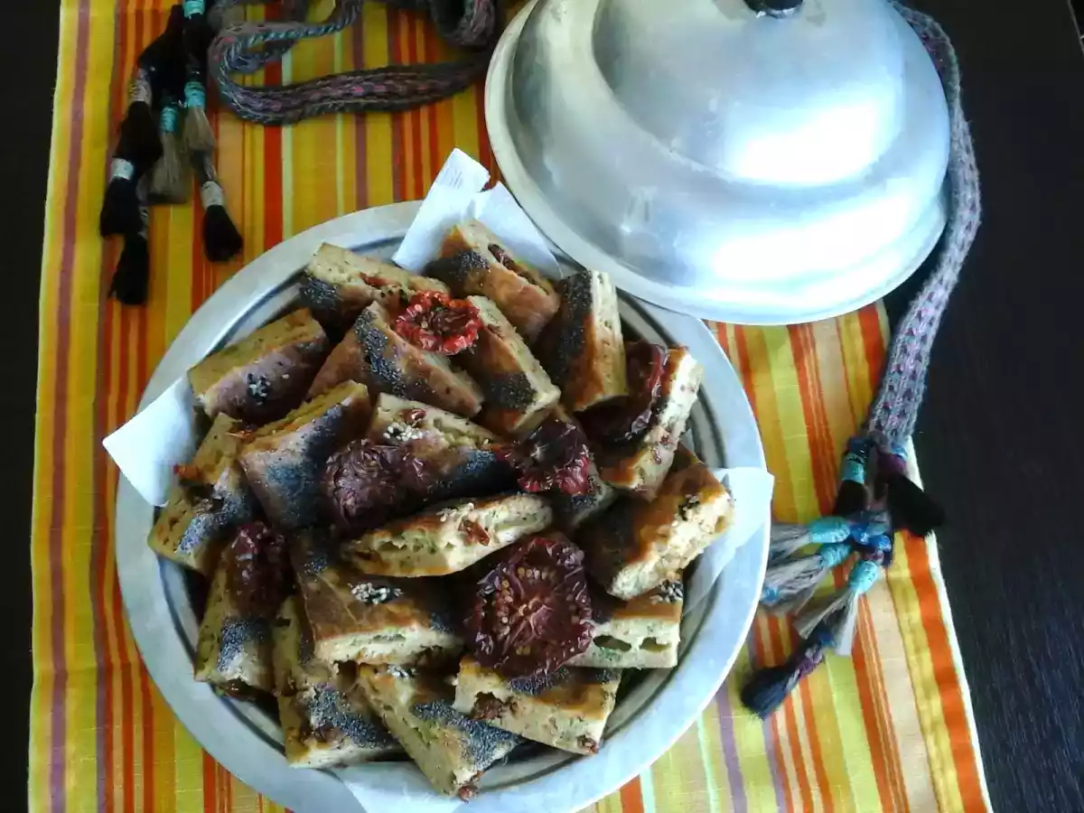 KURU DOMATESLİ TUZLU KEK