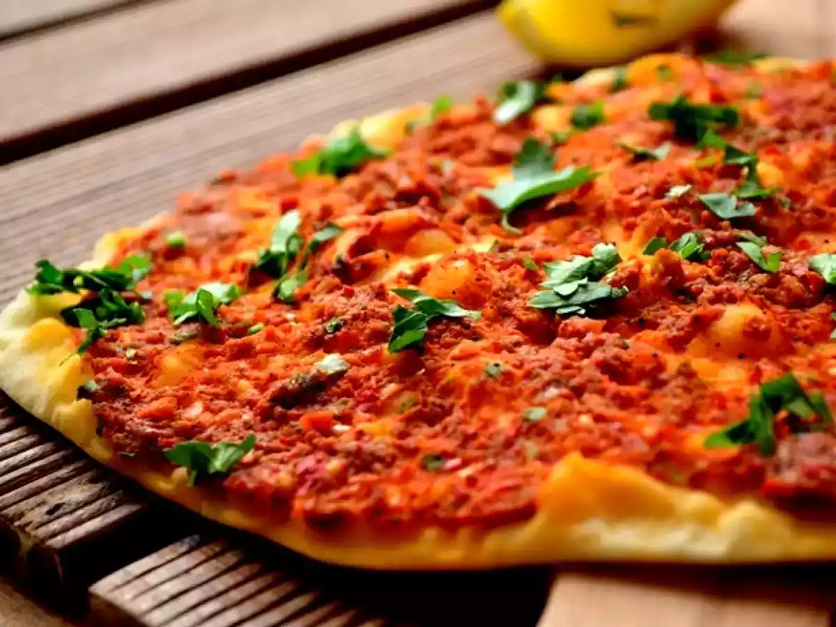 LAHMACUN TARİFİ
